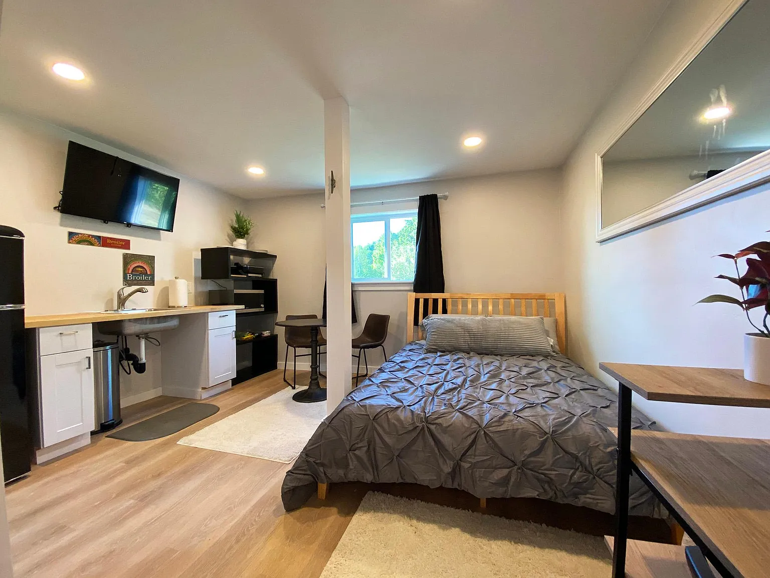 1 bed, 300 sqft, $1,500 — Photo 2