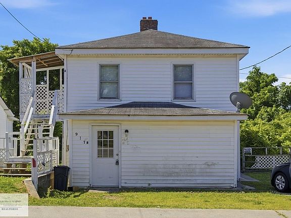 3rd image of 917 Askin St