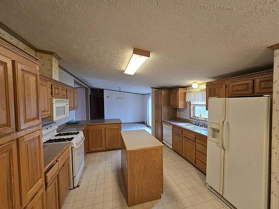 4th image of 62113 E 145th Rd