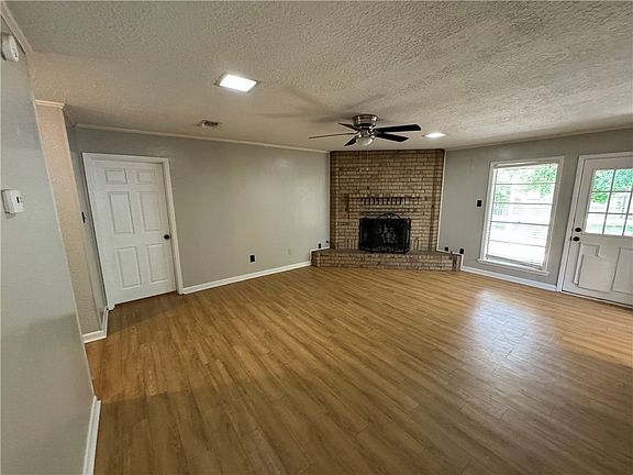 4th image of 3017 Jennifer Dr