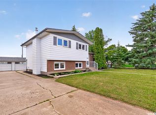 1343 Stadacona St W, Moose Jaw, SK S6H6L4