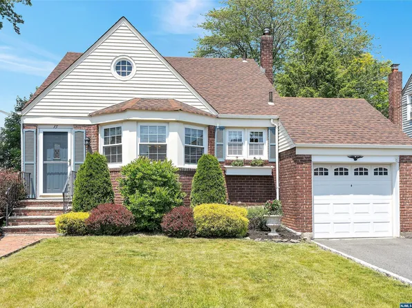 15 Deerfield St, Bergenfield, NJ 07621