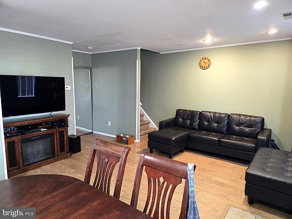 5th image of 10103 Northeast Ave APT 30