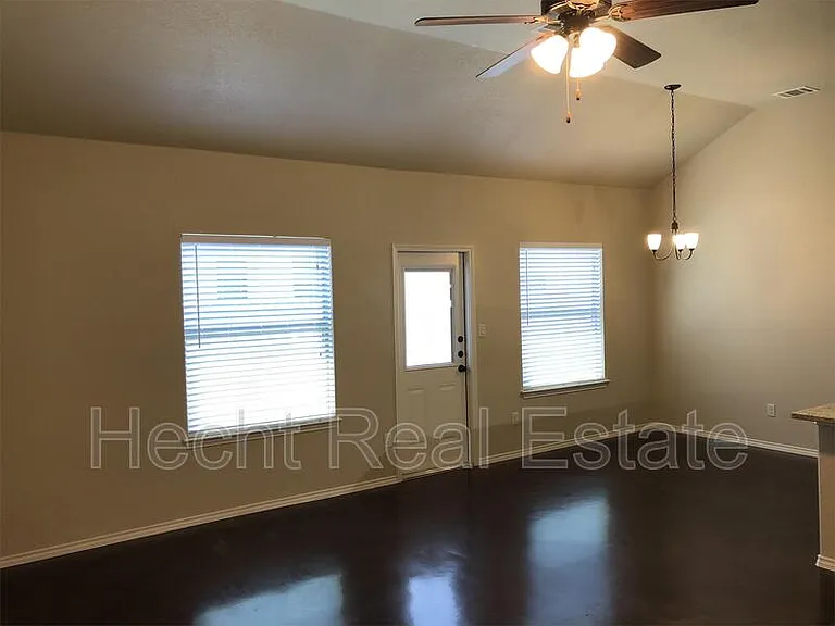 414 Jack Rabbit Ln #A — Photo 3