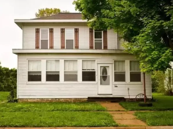 821 Isett Ave, Wapello, IA 52653