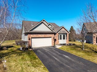 6413 Woodburne Ct, Grand Blanc, MI 48439