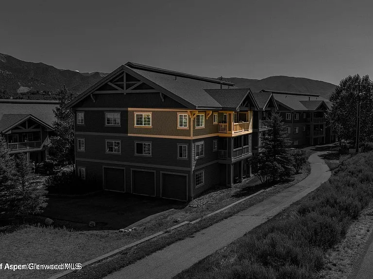 326 River View Dr #107 — Photo 2