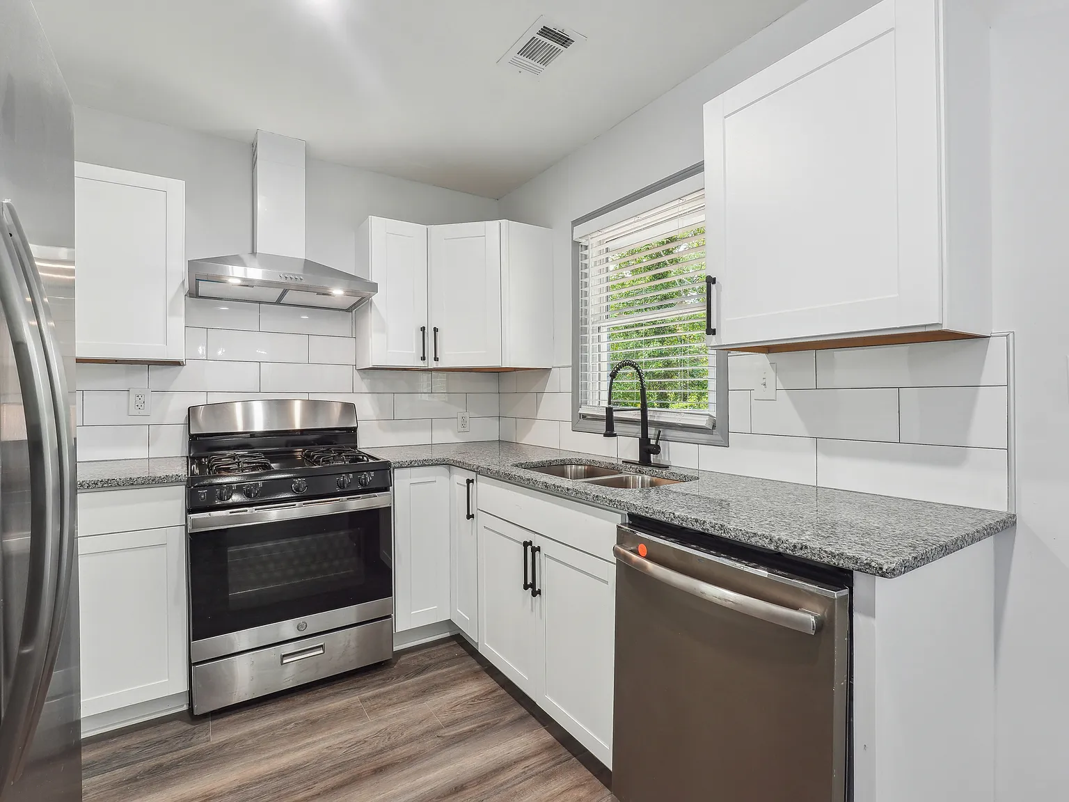 4 bed, 1104 sqft, $2,200 — Photo 2