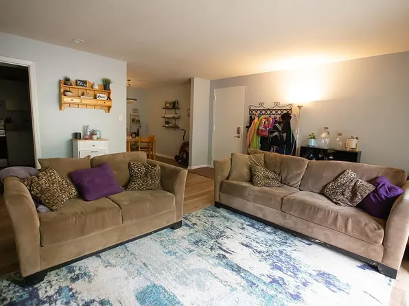 500 Umstead Dr #B, Chapel Hill, NC 27516