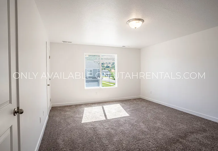 1864 S 460 W — Photo 10