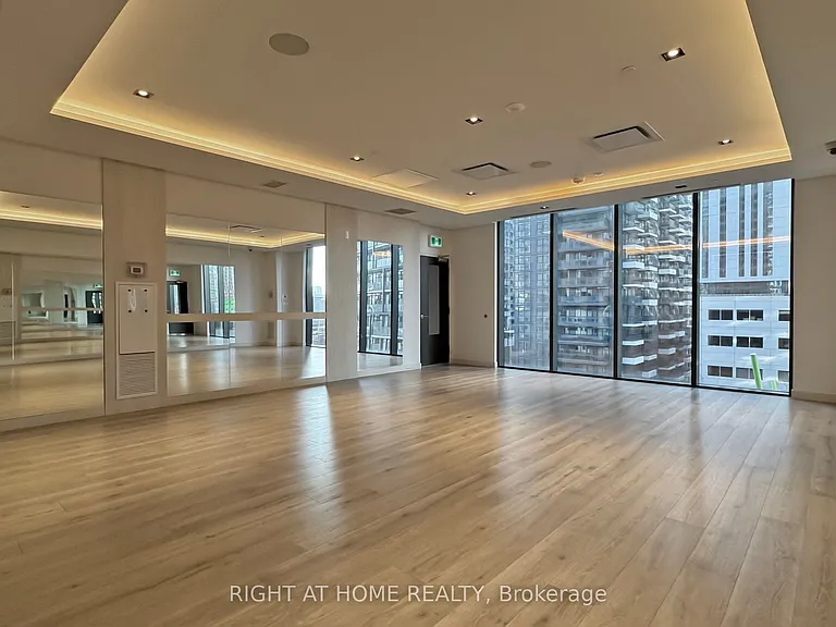 330 Richmond St W #209 — Photo 38