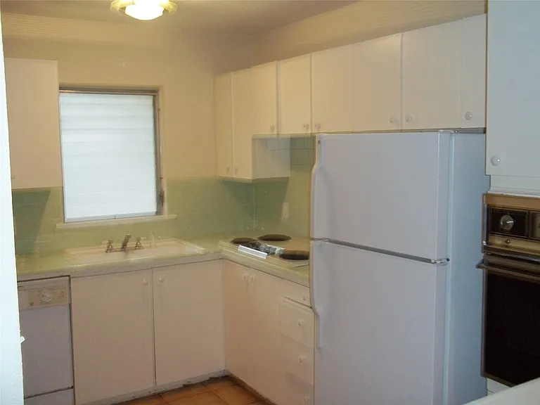 5320 Balcones Dr #A — Photo 5