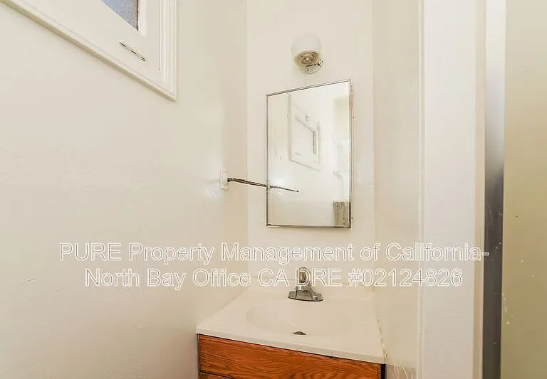 2107B Montgomery Dr — Photo 12