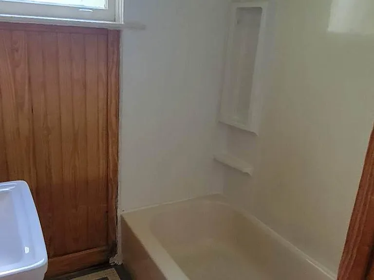 2440 Laurel St — Photo 12