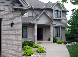 3834 Bridgewater Dr, Eagan, MN 55123