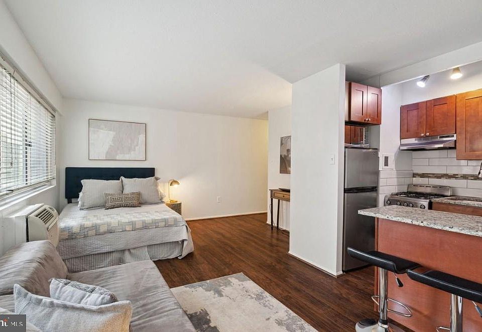 1st image of 2101 Chestnut St APT 901