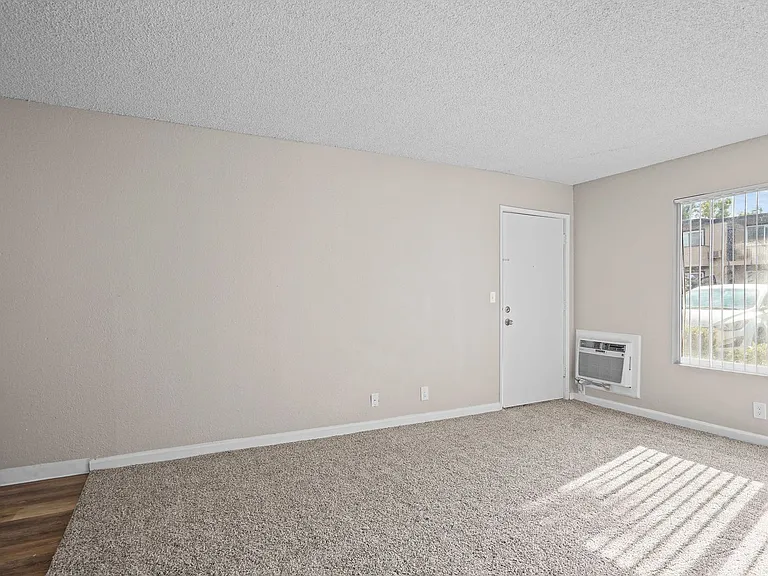 2433 Country Club Blvd — Photo 10