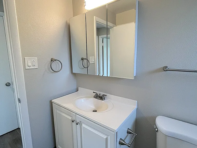 Oak North Apartments — Photo 98