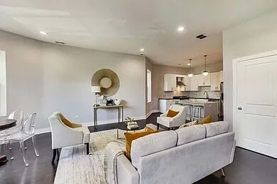 4516 S King Dr #3 — Photo 3