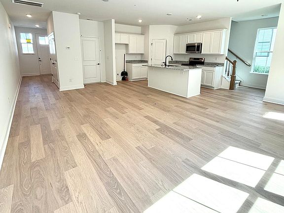 3rd image of 8815 Chapman Trace Way