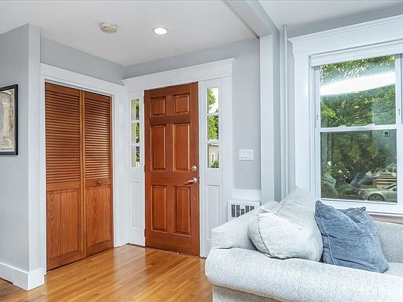 3rd image of 27 Chestnut St