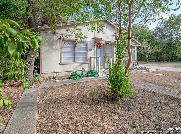 3rd image of 1127 W Hermosa Dr