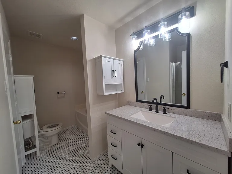 208 Iris Ln — Photo 14