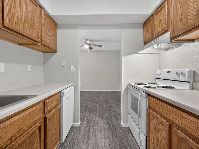 Hollow Hills Apartments — Photo 103