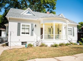 317 E 3rd St, Dixon, IL 61021