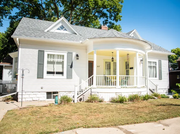 317 E 3rd St, Dixon, IL 61021