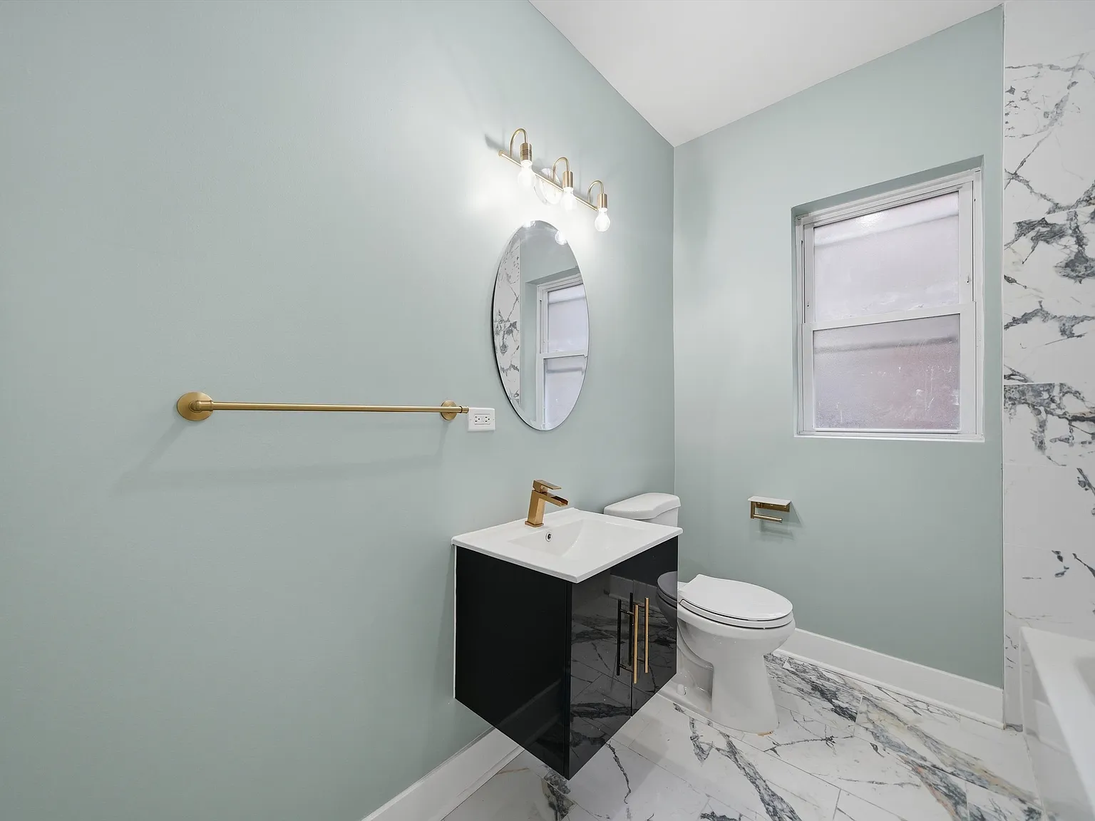 3 bed, 1.5 bath, 1200 sqft, $2,150 — Photo 3