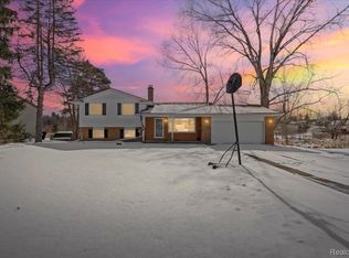 566 Eastridge Dr, Ortonville, MI 48462