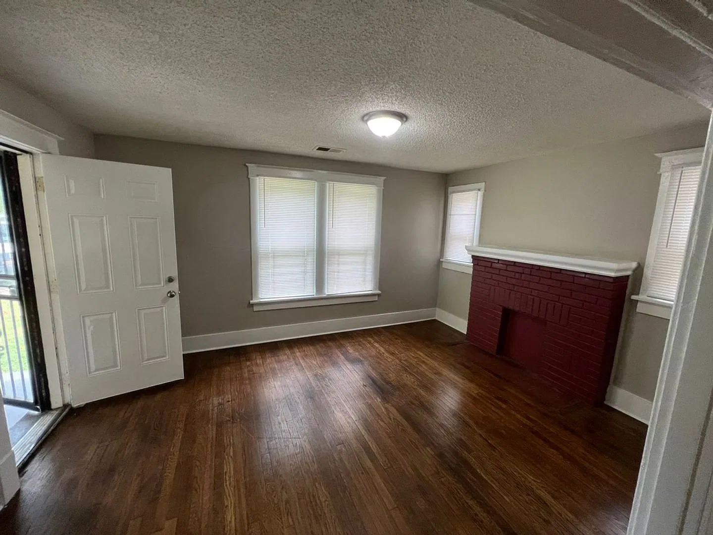 Cozy Memphis Home with Spacious Yard — Photo 2