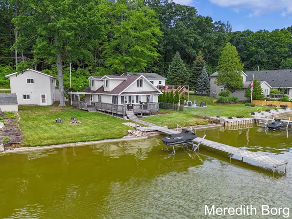9264 S Redwood Dr, Newaygo, MI 49337