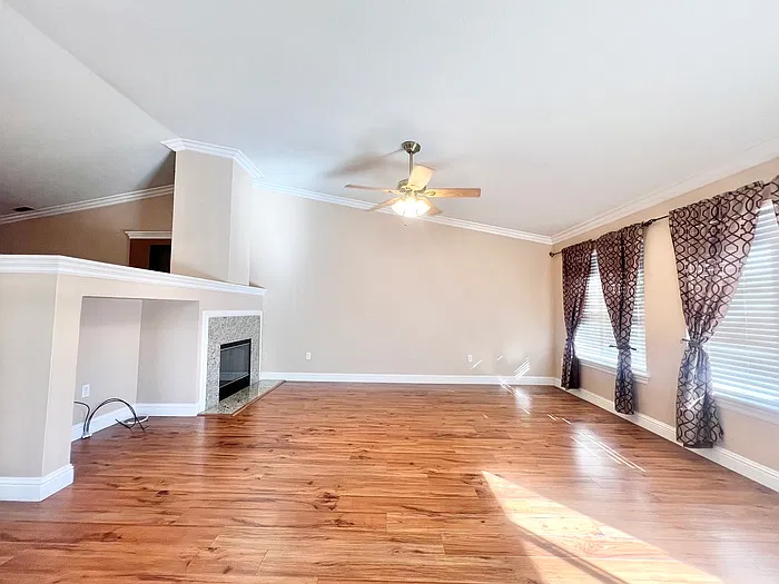 3 bed, 2.0 bath, 1638 sqft, $2,695 — Photo 3