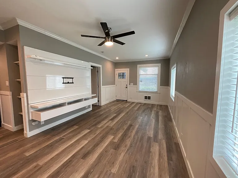 2120 E Grand Ave — Photo 5