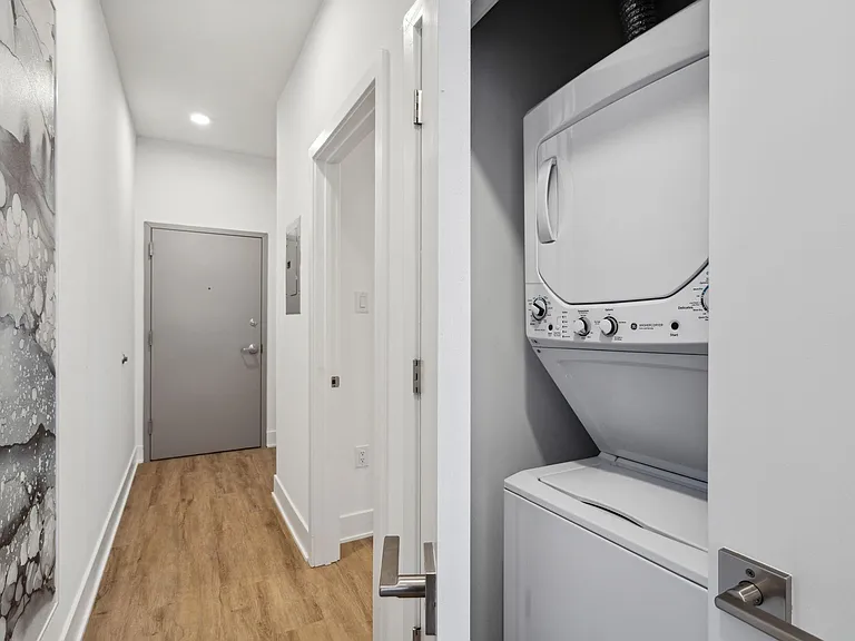 1201 W Girard Ave — Photo 32