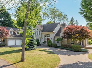 905 Spring Dr, Northville, MI 48167
