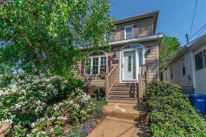 2nd image of 62 RUSSELL Road