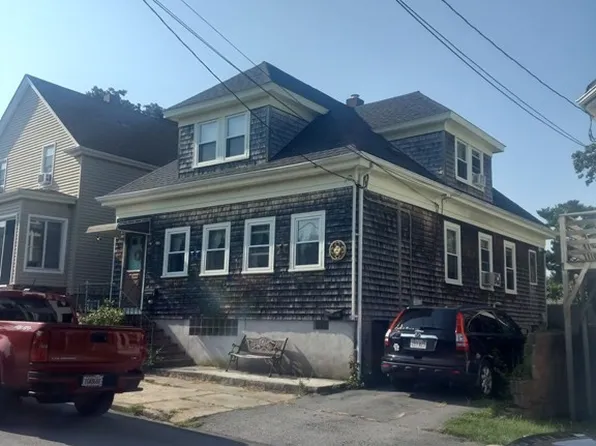 11 Wilbur Ave, Acushnet, MA 02743
