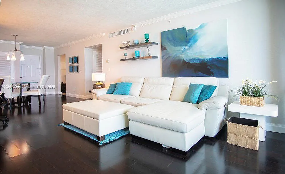 Wave Condo — Photo 3