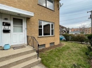 8653 Niles Center Rd #D, Skokie, IL 60077