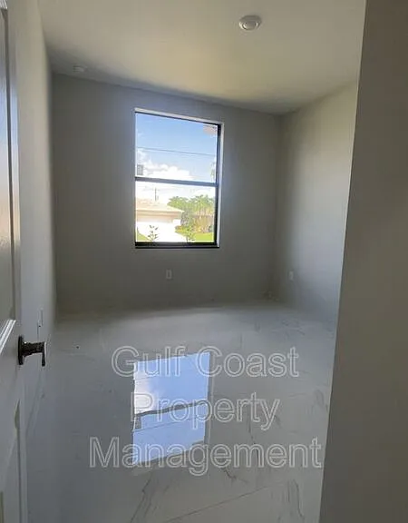 1114 NW 22nd Ter — Photo 9