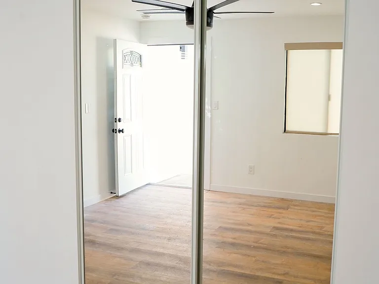 629 W Hillsdale St #B — Photo 10