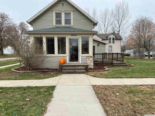 535 S 6th St, Osage, IA 50461
