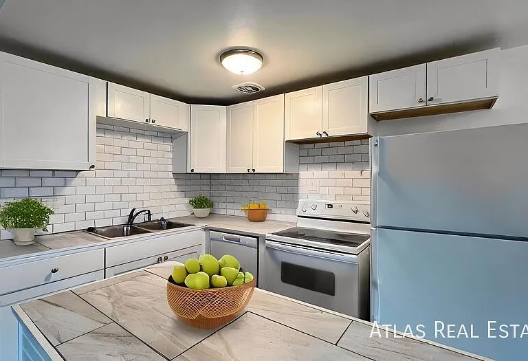 132 W Ida Ave — Photo 15