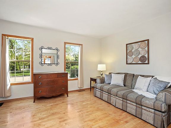 2nd image of 607 E Doty Ave