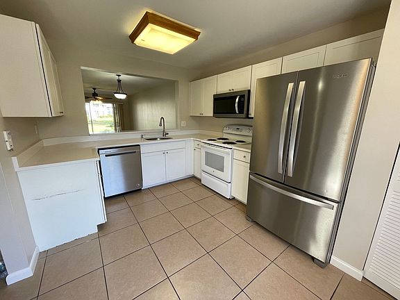 3rd image of 1330 Derbyshire Ct #E-102