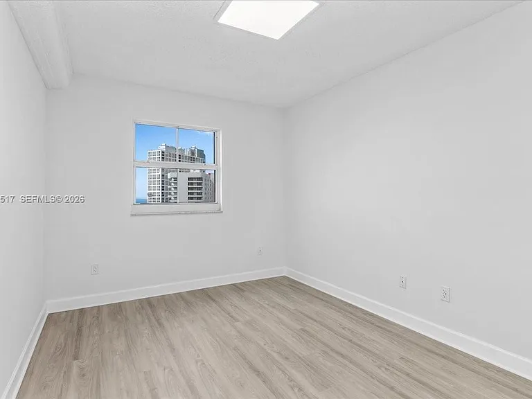 185 SE 14th Ter #2307 — Photo 8