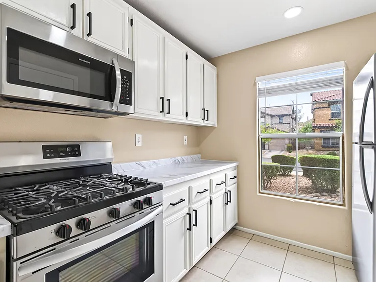 1089 Paradise Coach Dr — Photo 11